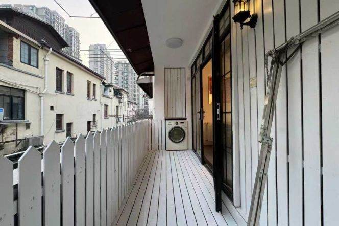 Dapu Bridge/Tianzifang wall heating 1br/2lrs/1ba apt with balcony; L9/12