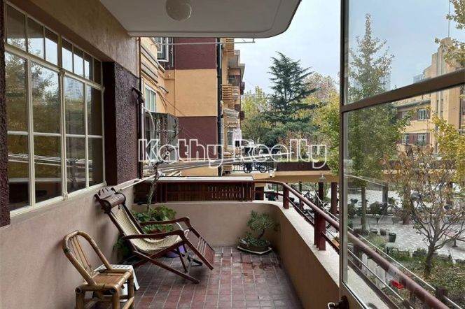Spacious historic APT 2BR Balcony Jianguo Rd 26k