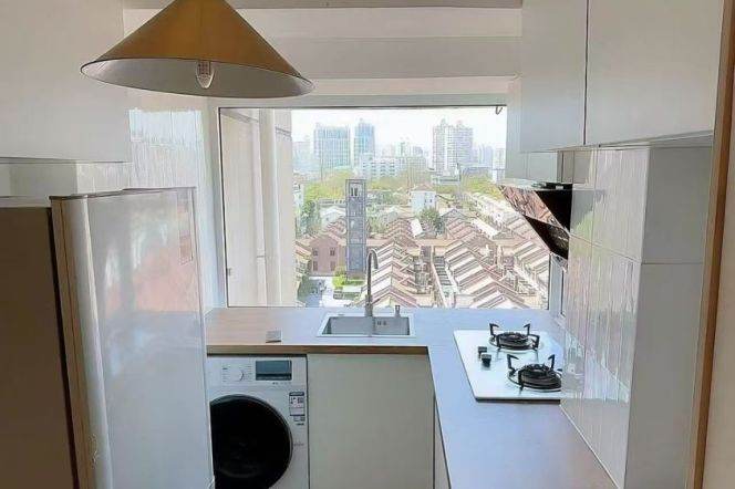 Cute bright 1BR APT Elevator Yueyang Rd 8.6k
