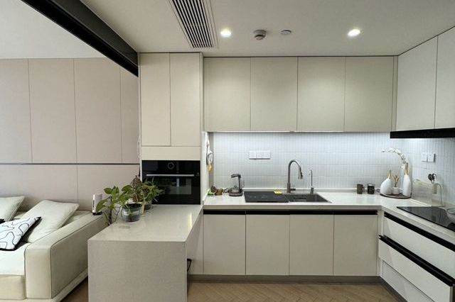 Cheap price 1bedr+1bathr large size I NrL2 11JiangsuRd Metro