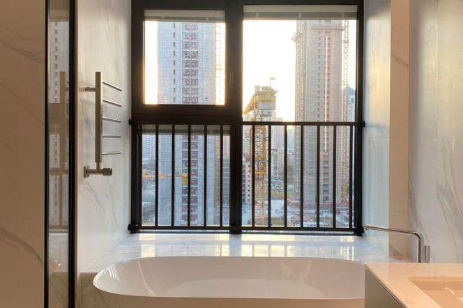 4 Brs, 2 Baths with Floor Heating/Central ac, 200 sqm, 24hours security@Qufu metro L12