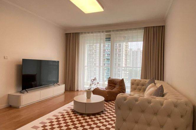 1BR High-Rise — Sun-Drenched with Large Balcony