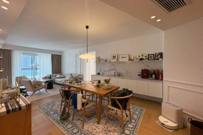 Suzhou W. rd/ changping rd floor heat 3brs/2lr/2ba apt with central AC; L1/12/13