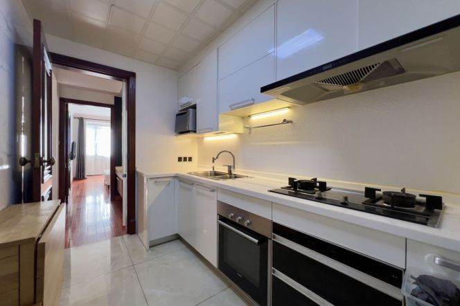 Wutong District, Changshu Rd Metro Station, 2-brs facing south, with excellent lighting, 11.9K