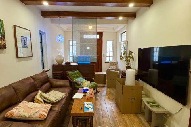 2+1 Rooms, 3 Baths with Terrace, Floor Heating, 180 sqm @ Jiangsu rd station L2&11