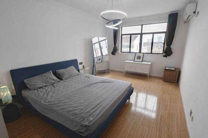 Zhongshan Park Loft — Modern 2BR Duplex