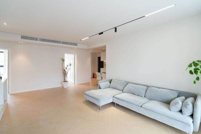 22k Spacious 3BR 2Bathr with Open balcony nr Changshou Rd.line7/13