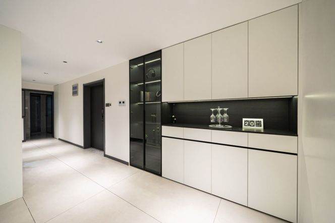 One-bedroom apartment with a panoramic view of the Huangpu River, 170 square meters, 2 bds