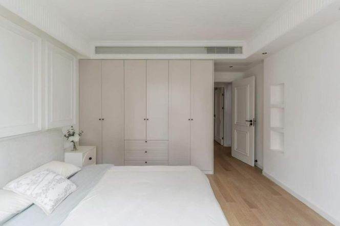 The Courtyards high floor spacious 3brs/2lv/2bt apt with balcony; L2/11