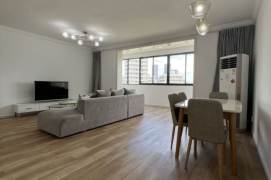 4 Brs, 2 Baths, 170 sqm with Balcony, High rise Building @ Pudong Avenue L4&14