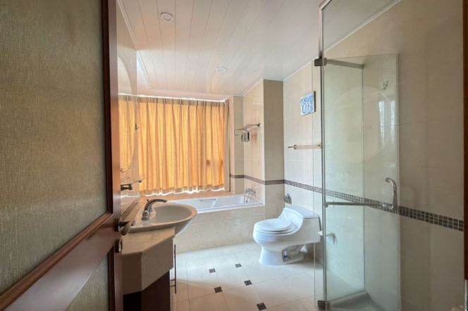 Line 10, Yili Road subway station, 175 square meters, large 3-bedroom, first-time for rent