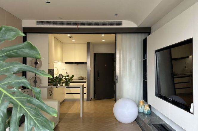 Super close to Shangsheng New Town, 80 sqm, large 1-bedroom, with excellent lighting.