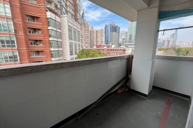 People’s Square Prime Location! Studio with Night View Balcony 