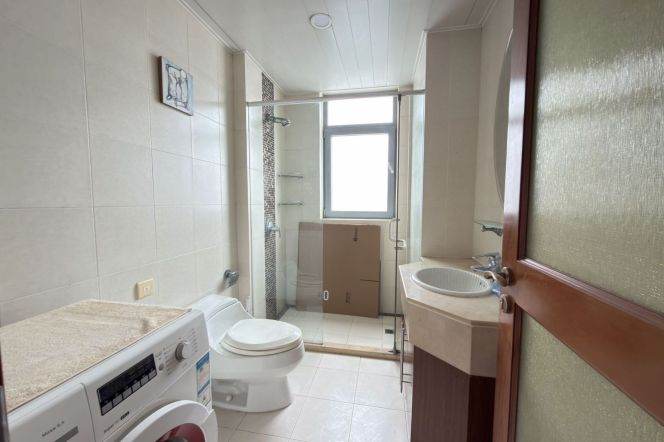 Line 10, Yili Road subway station, 175 square meters, large 3-bedroom, first-time for rent