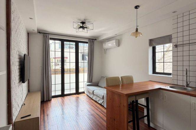 1BR,with radiator, Bright balcony, Nr Tianzifang,close to Line 9