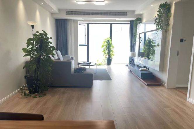 2 Brs, 2 Baths, 130 sqm, Floor Heating, Central ac, Oven @ Changping metro L7