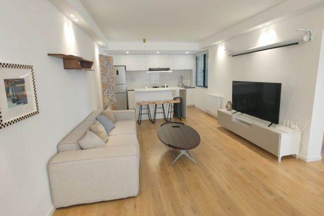 Nice Balcony 2Brs/2Lrs/1Bt apt nr Wuding rd,M7/14