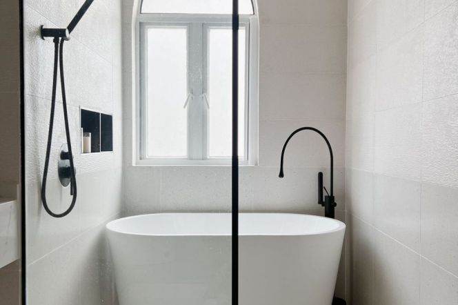 10/11th, Jiaotong University, 3-bedroom apartment with underground parking space