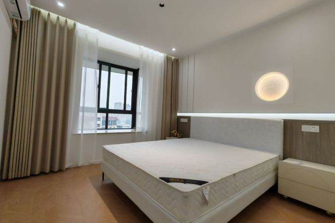 3 Brs, 1 Bath, 130 sqm, High rise Building with Oven / Dryer @ Tangqiao station L4