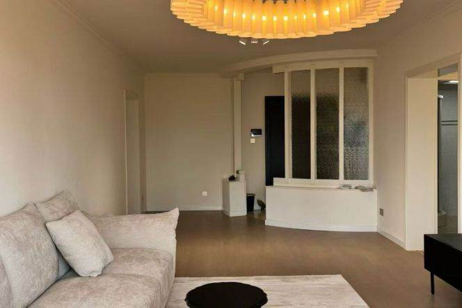 3 Brs, 2 Baths with Open Balcony, Big Kitchen, 156 sqm @ Laoximen station L10