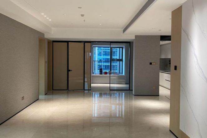 4 Brs, 2 Baths with Floor Heating/Central ac, 200 sqm, 24hours security@Qufu metro L12