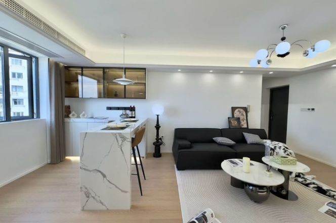 2 Brs, 1 Living room with Floor Heating, Central ac, Oven, Parking lot @ Jiangsu metro L2&11