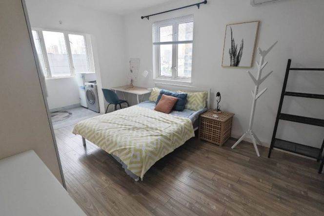 Golden Peak Mansion — Rare 4BR/4BA Near Hanzhong Road