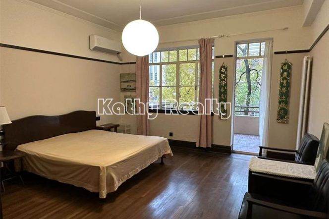 Spacious historic APT 2BR Balcony Jianguo Rd 26k