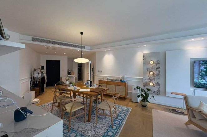 Suzhou W. rd/ changping rd floor heat 3brs/2lr/2ba apt with central AC; L1/12/13