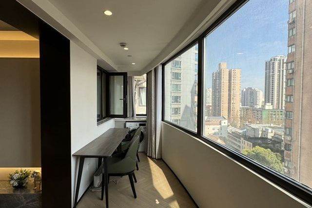 Cheap price 1bedr+1bathr large size I NrL2 11JiangsuRd Metro