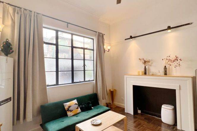 Jiashan Rd. Metro Cosy Loft Apt. High Ceiling 