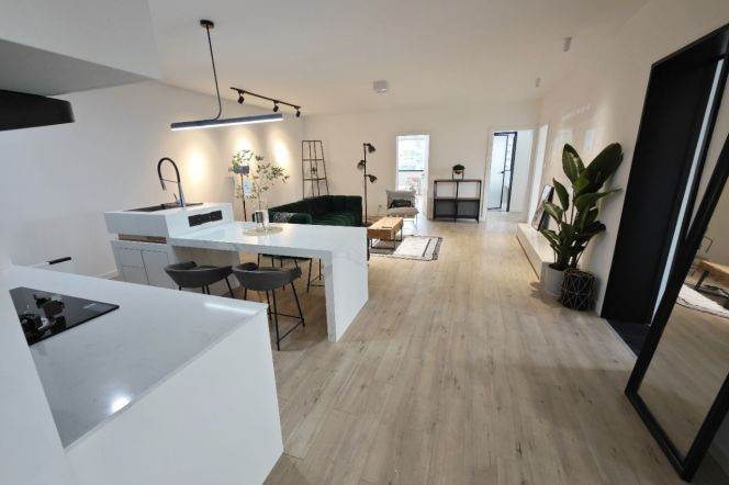 3 Brs, 2 Baths with Open Balcony, Floor Heating, Central ac, 160 sqm @ Dapuqiao station L9