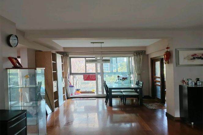 2 bedrooms/livingroom/balcony 30mins to Jitongtong University