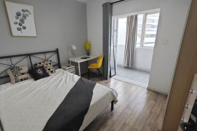 Golden Peak Mansion — Rare 4BR/4BA Near Hanzhong Road