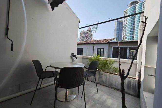 Changle/Changshu rd bright 2brs/2lr/1ba apt wt terrace; L1/7