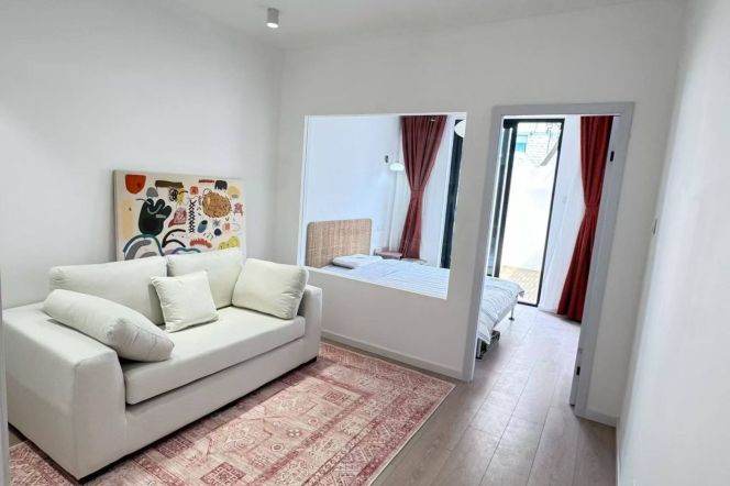 Fresh 1br nearby line 4/11