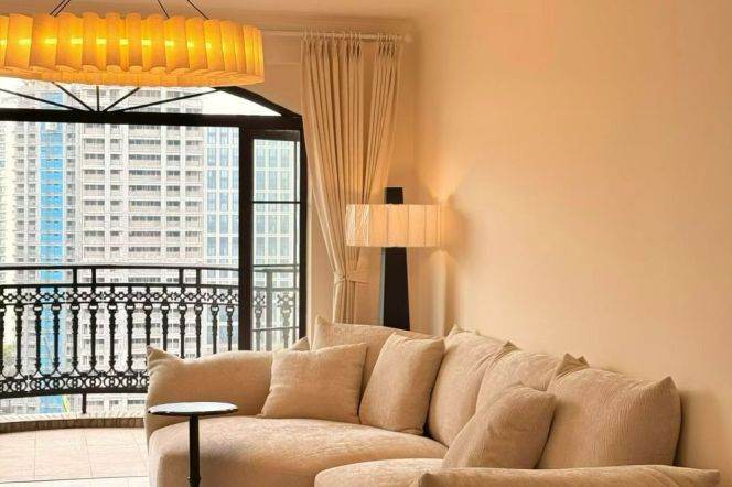 3 Brs, 2 Baths with Open Balcony, Big Kitchen, 156 sqm @ Laoximen station L10