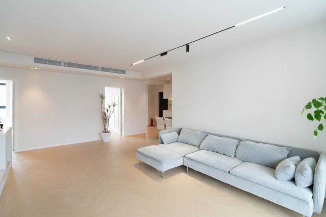 Changde Rd/Xinhui rd wall heating bright 3brs apt with balcony; L7/13