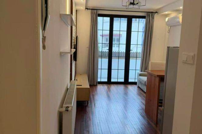 1 br near L9 dapuqiao rd station+balcony