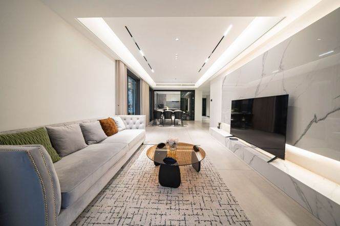 One-bedroom apartment with a panoramic view of the Huangpu River, 170 square meters, 2 bds