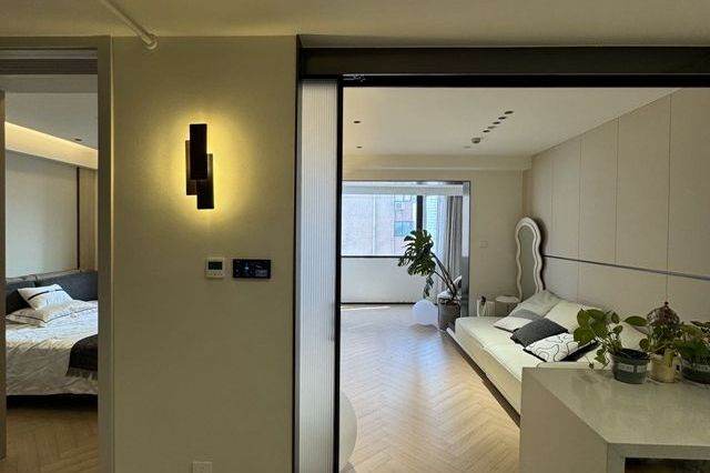 Cheap price 1bedr+1bathr large size I NrL2 11JiangsuRd Metro