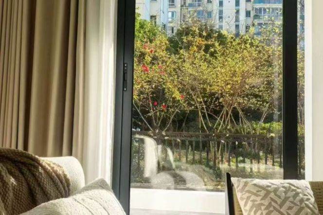 Brand new 3br apt with CA,floor heating,private yard,in Minhang