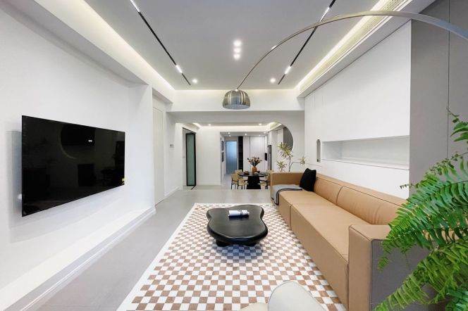 3 Brs, 2 Baths with Floor Heating, Central ac, Oven, 150 sqm @ Laoximen station L10