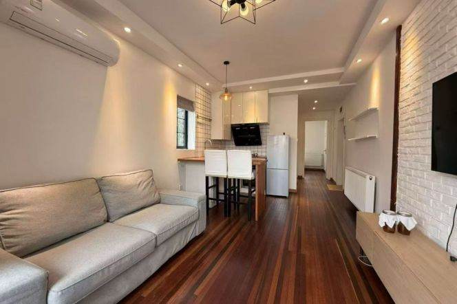 1 br near L9 dapuqiao rd station+balcony