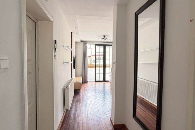 1BR,with radiator, Bright balcony, Nr Tianzifang,close to Line 9