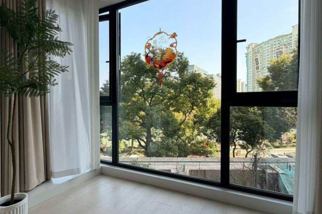 1 Big Br, 1 Living room, 75 sqm with Central ac/Dryer @ Zhongtan metro L3&4