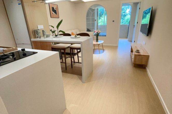 Charming apt 2/11 Jiangsu Rd