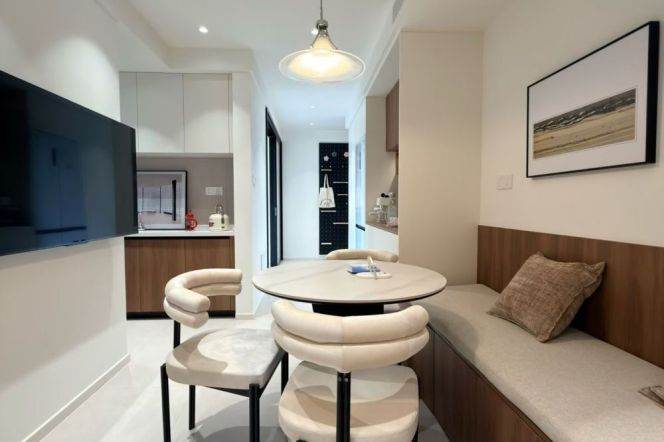 1 Big Br, 1 Living room, 75 sqm with Central ac/Dryer @ Zhongtan metro L3&4