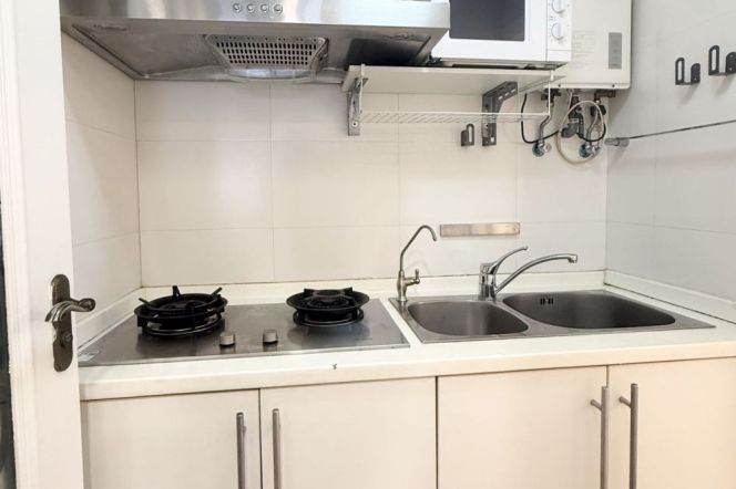 Bright 2br Apt in west Nanjing Road