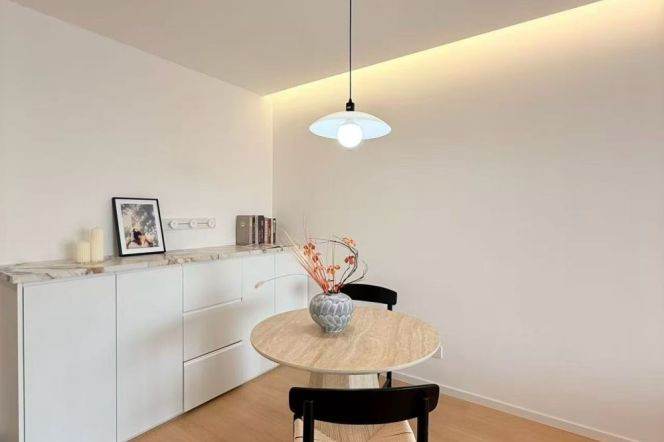 1 Big Br, 1 Living room with Brand-new Dec, Central ac, Oven, 80 sqm @ Yishan metro L9